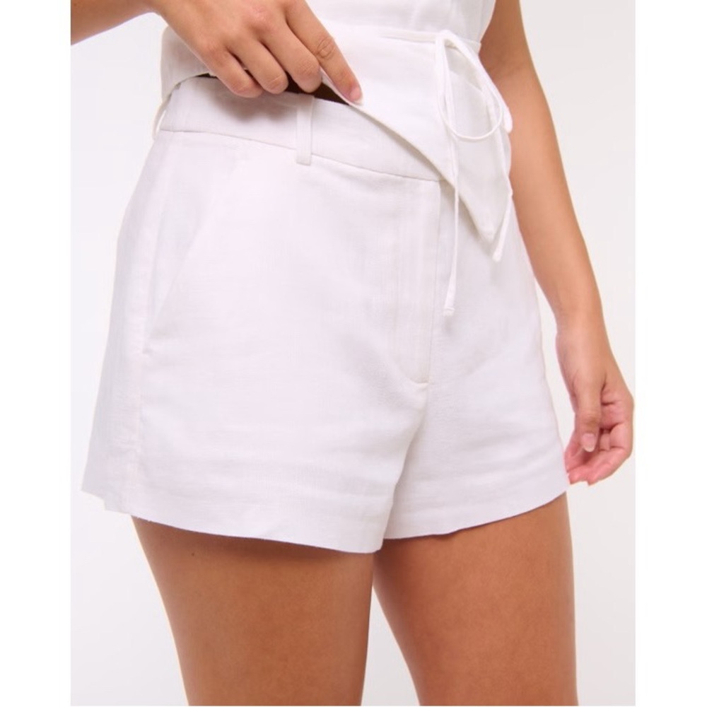 Abercrombie & Fitch Curve Love Sloane Tailored Linen-Blend High Rise Short White